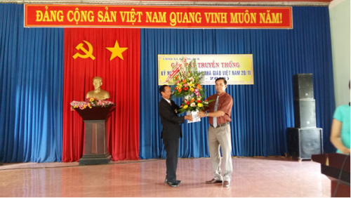 UBND xã Krông Búk tổ chức lễ kỷ niệm 34 năm ngày nhà giáo Việt Nam 20/11