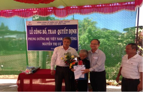 Công ty Điện lực Đắk Lắk nhận phụng dưỡng, chăm sóc suốt đời mẹ Việt Nam anh hùng Nguyễn Thị Cự