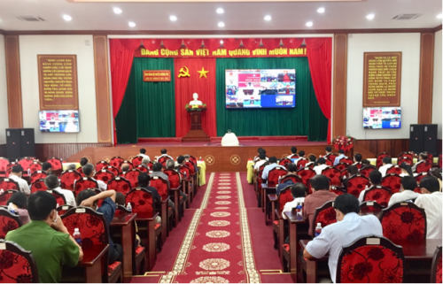 Người ứng cử đại biểu Quốc hội khoá XV tại Đơn vị bầu cử số 2 tỉnh Đắk Lắk tiếp xúc cử tri trực tuyến