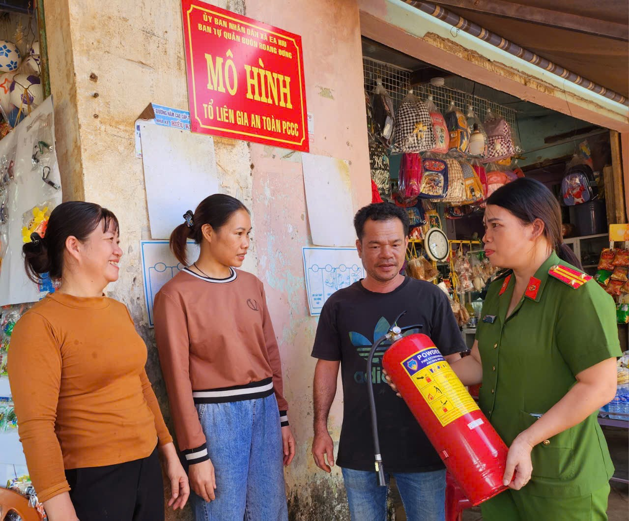 Nhân rộng mô hình “Tổ liên gia an toàn phòng cháy, chữa cháy” trên địa bàn xã Ea Hiu.