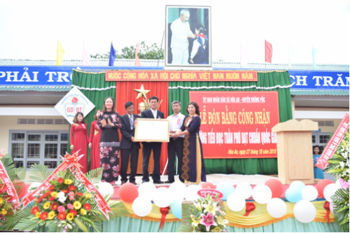 Trường Tiểu học Trần Phú đón nhận Bằng công nhận trường chuẩn quốc gia