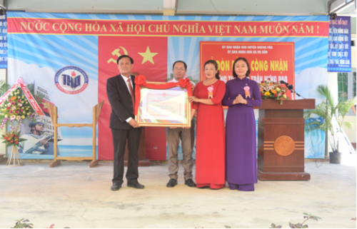 Trường Tiểu học Trần Hưng Đạo, xã Vụ Bổn đón Bằng công nhận đạt chuẩn quốc gia