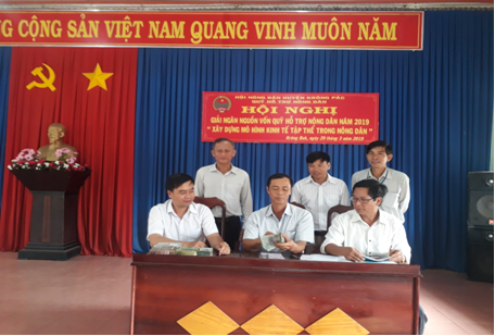 Hội Nông dân huyện Krông Pắc trao 500 triệu đồng vốn hỗ trợ phát triển kinh tế cho nông dân xã Krông Buk