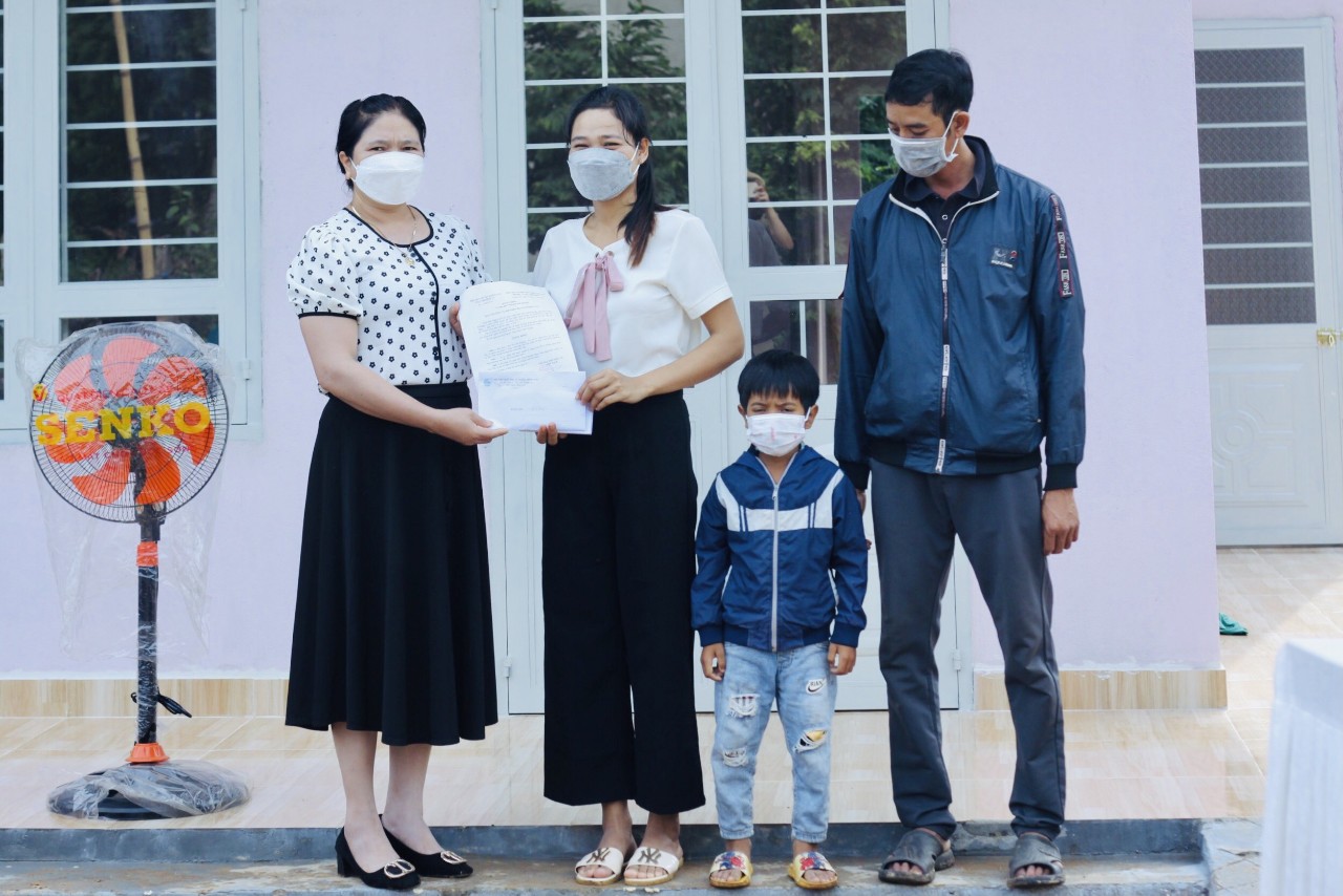 Hội LHPN huyện bàn giao nhà mái ấm tình thương tại xã Tân Tiến