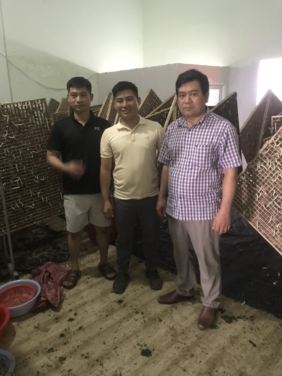 Hội nông dân xã tiếp cận nguồn vốn NHCSXH giải quyết việc làm cho nhân dân tại xã. Phát triển mô hình HTX tập thể