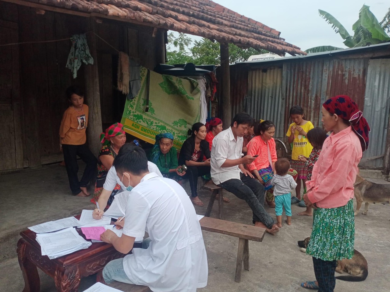 UBND xã Vụ Bổn triển khai tiêm liều nhắc lại lần 01 ( Mũi 3), lần 2 ( mũi 4)